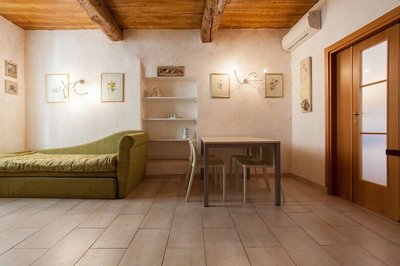 Apartments Frere