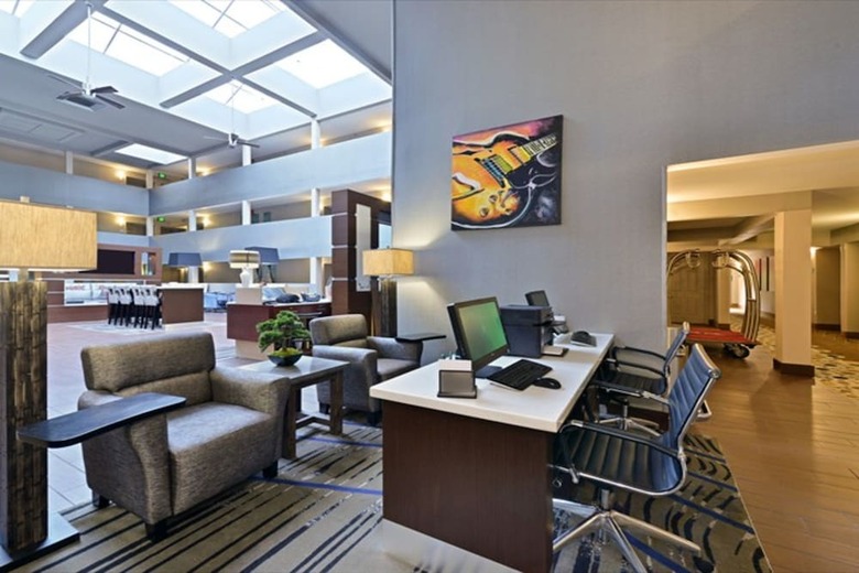 Hotel Quality Suites Nashville Airport