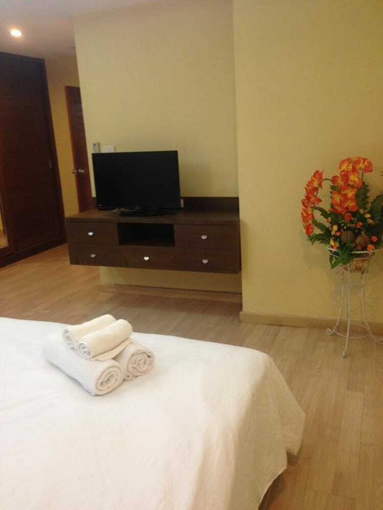 Apartamentos Baanduangkamol