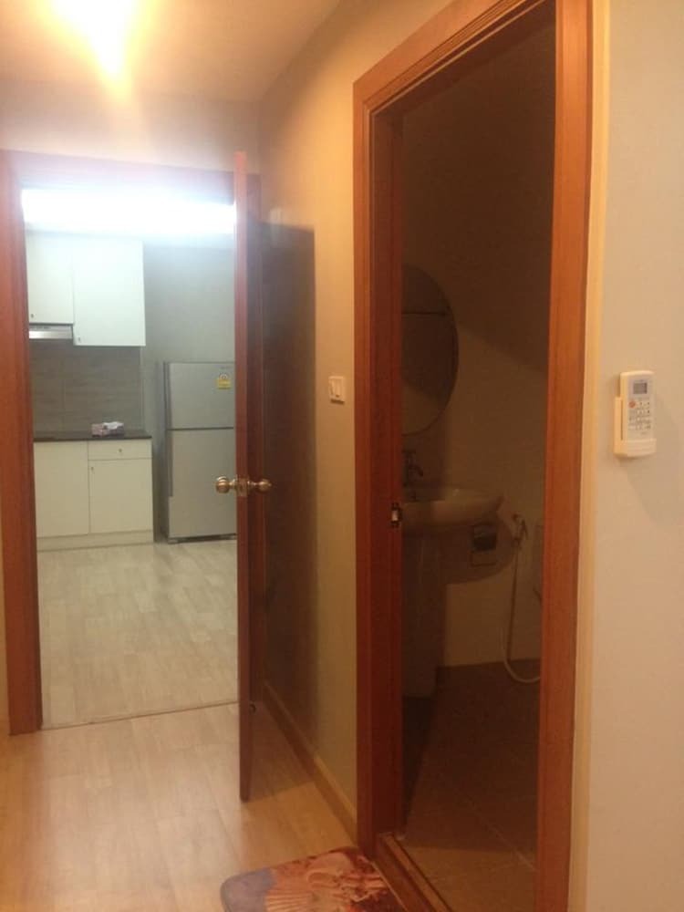 Apartamentos Baanduangkamol