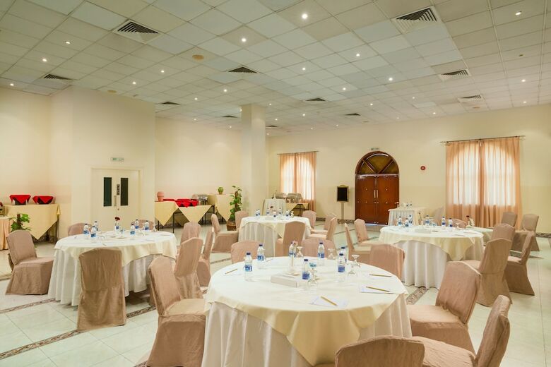 Al Falaj Hotel