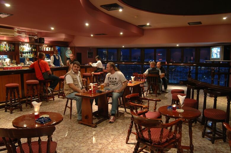 Al Falaj Hotel