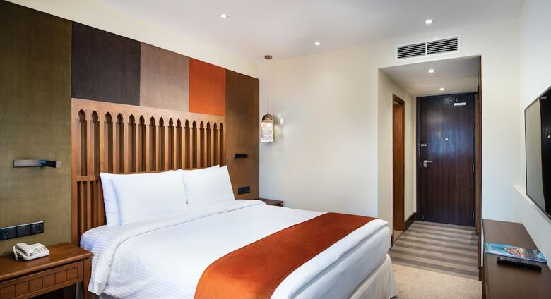 Al Falaj Hotel
