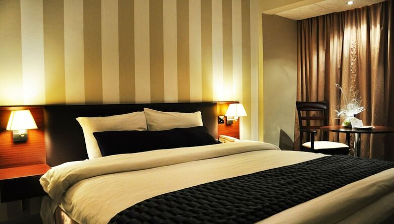 Al Falaj Hotel