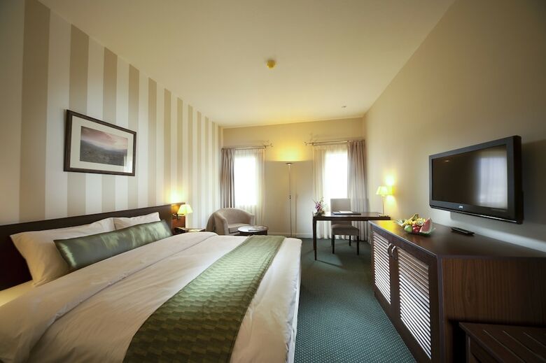 Al Falaj Hotel