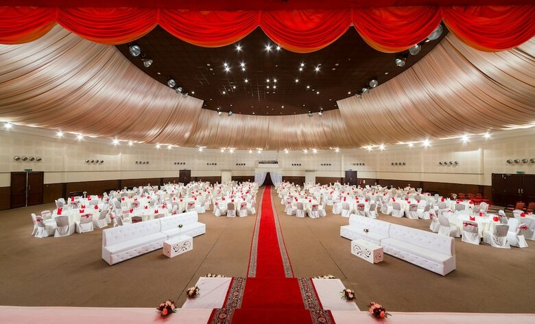 Al Falaj Hotel