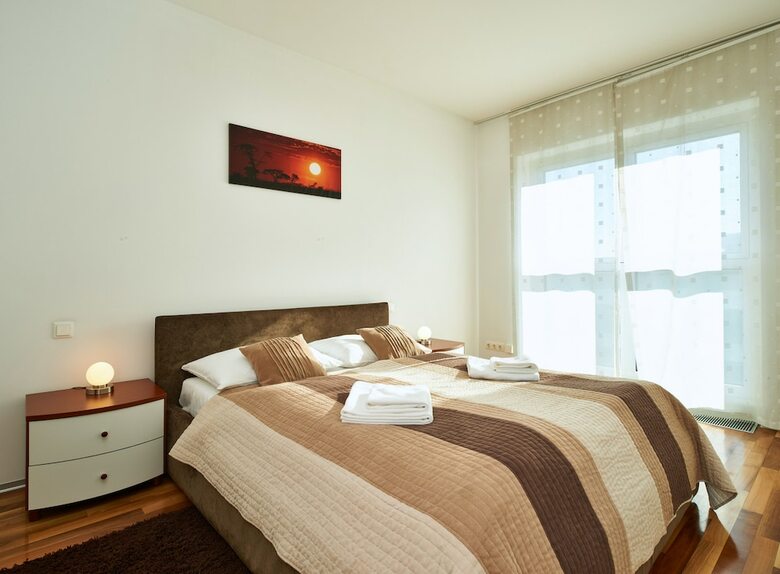 City Plaza Apartments By Irundo