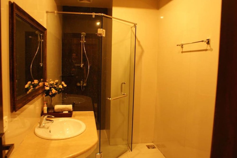 Grand Regent Hotel & Suites