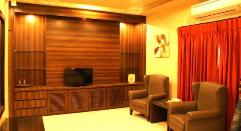 Grand Regent Hotel & Suites
