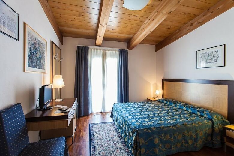 Hotel Aris