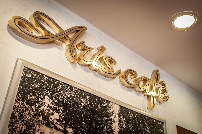 Hotel Aris