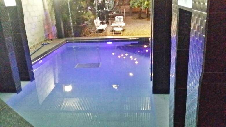 Hotel V House