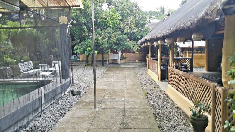 Hotel V House