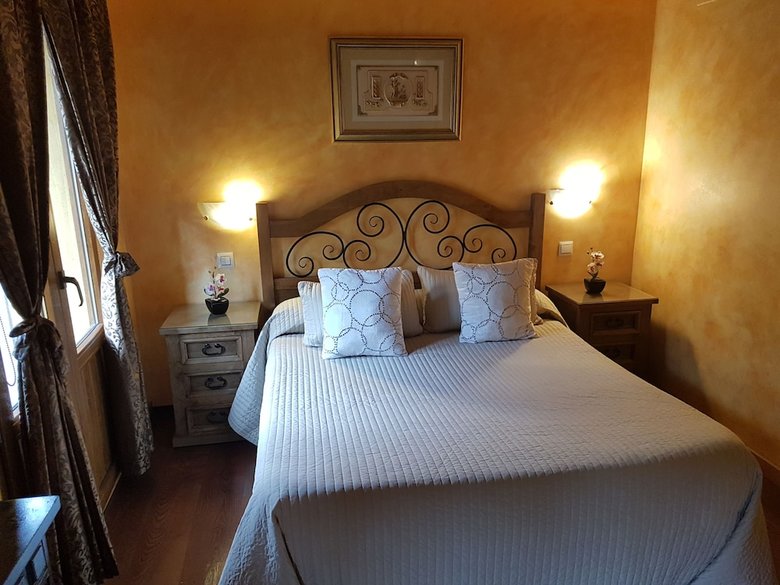 Hostal Segovia
