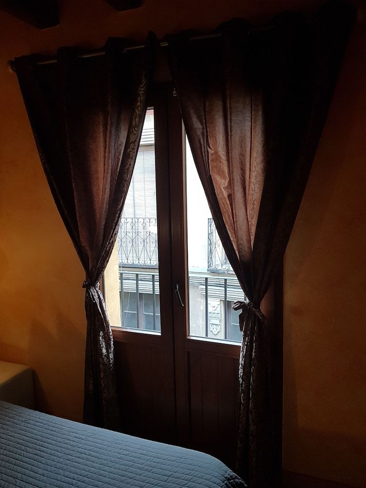 Hostal Segovia