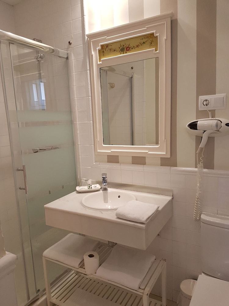 Hostal Segovia