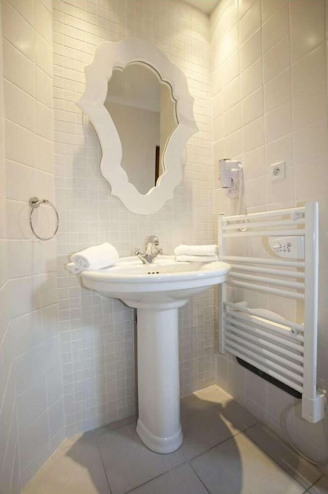 Brit Hotel Confort La Ferme Du Pape