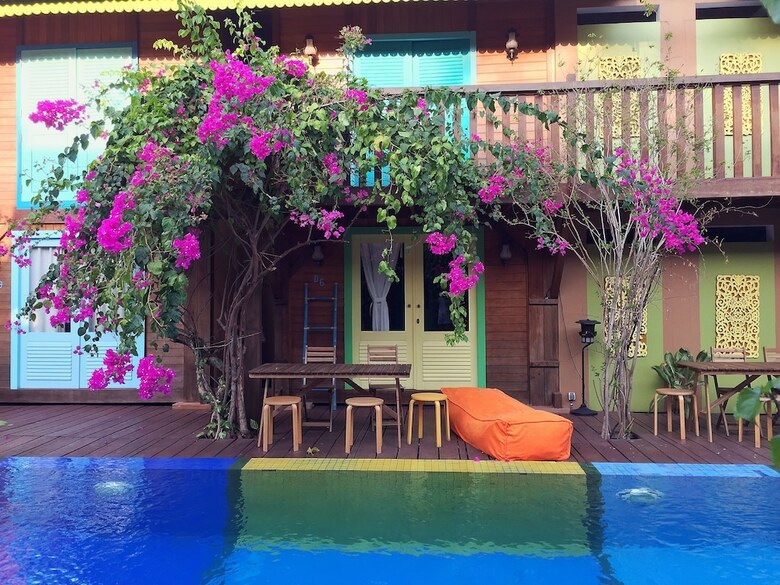 Hotel Bleu Verde I Am Colors