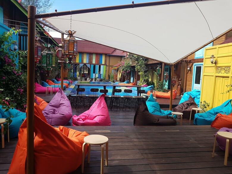 Hotel Bleu Verde I Am Colors