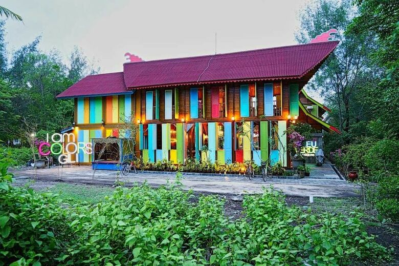Hotel Bleu Verde I Am Colors