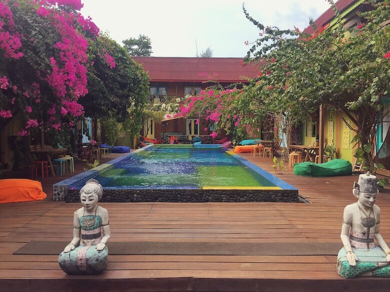 Hotel Bleu Verde I Am Colors