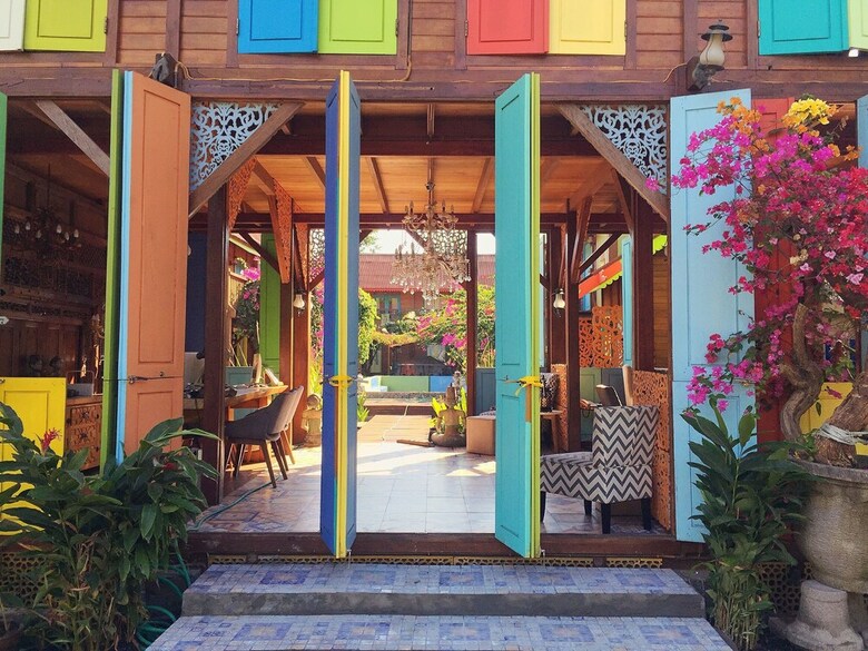 Hotel Bleu Verde I Am Colors