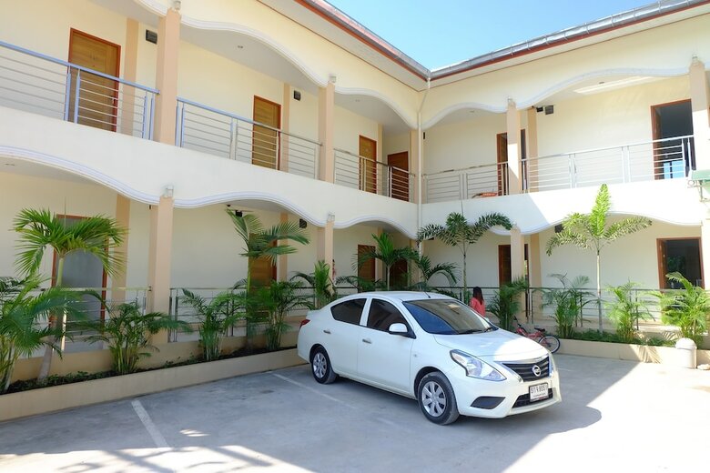 Hotel R J House Resort