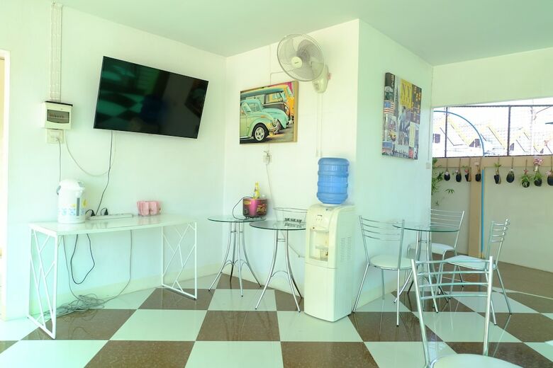 Hotel R J House Resort