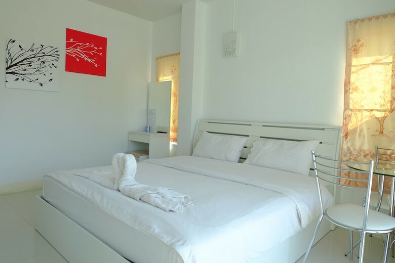 Hotel R J House Resort