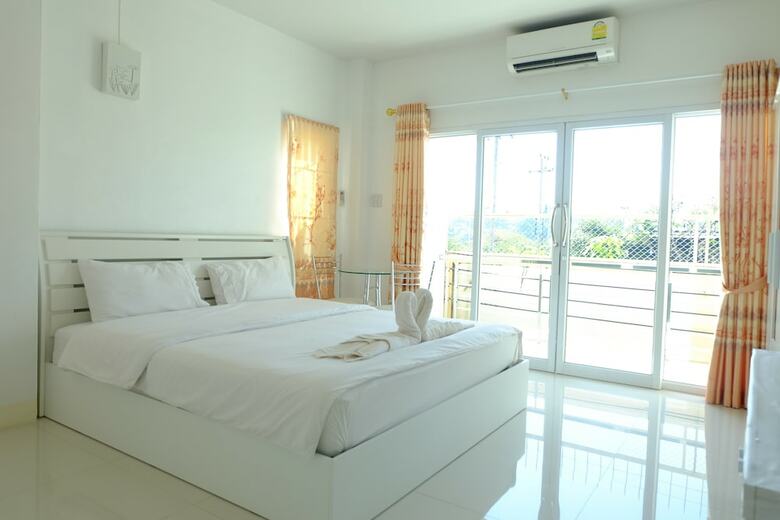 Hotel R J House Resort