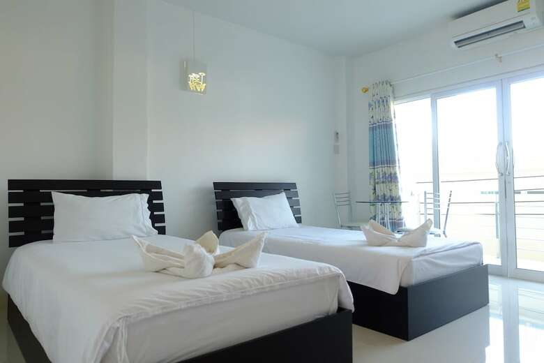 Hotel R J House Resort