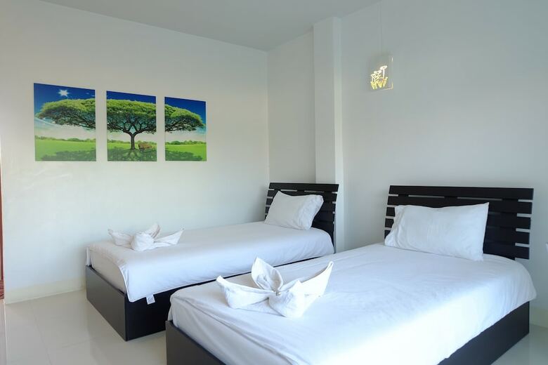 Hotel R J House Resort