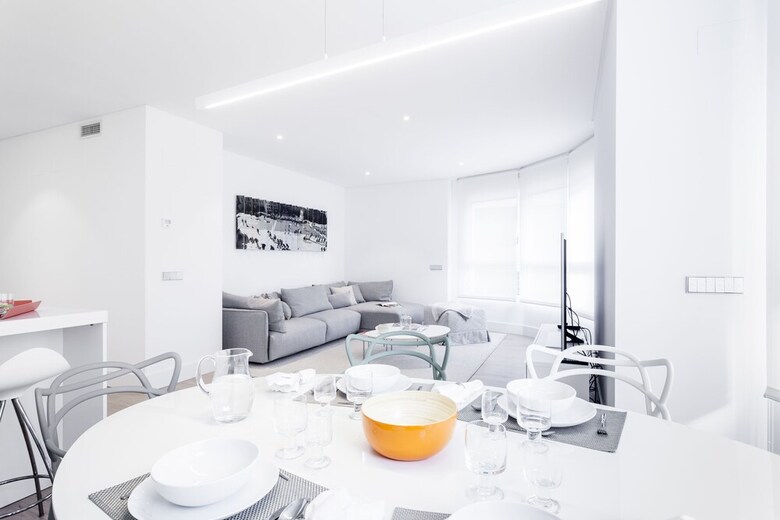 Velazquez Apartments By Flatsweethome