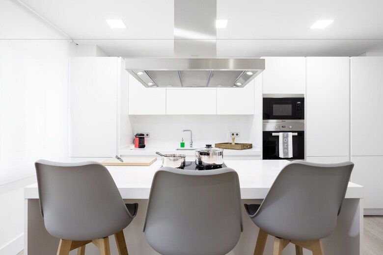 Velazquez Apartments By Flatsweethome