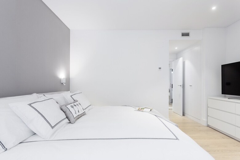 Velazquez Apartments By Flatsweethome