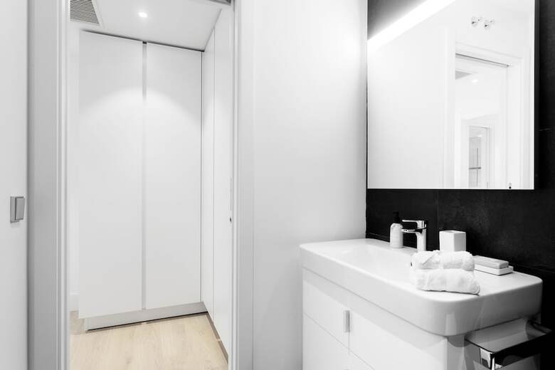 Velazquez Apartments By Flatsweethome