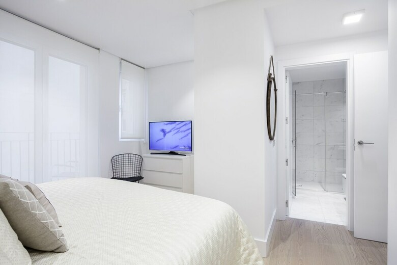 Velazquez Apartments By Flatsweethome