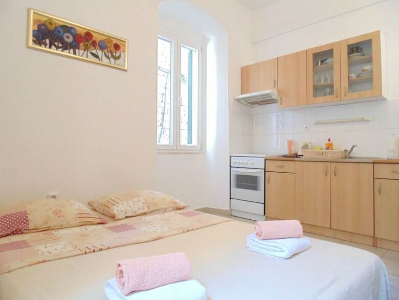 Hotel Apartments And Rooms Djanovic