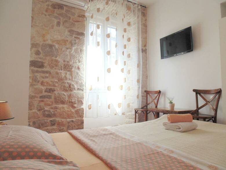 Hotel Apartments And Rooms Djanovic