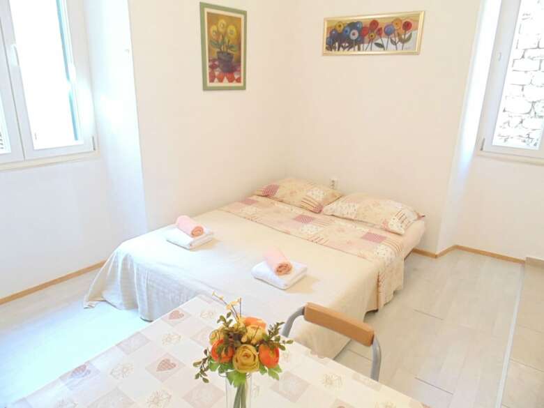 Hotel Apartments And Rooms Djanovic