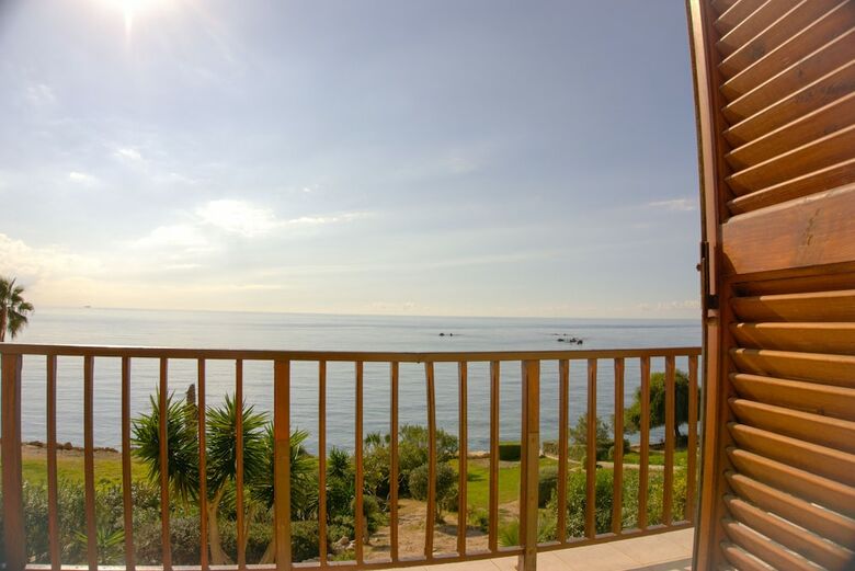 Villa Beachfront Azura Sunrise