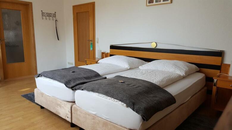 Hotel Sch�ne Aussicht