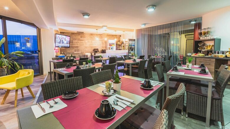 Hotel Les Domes Perpignan Sud By Hosteletour