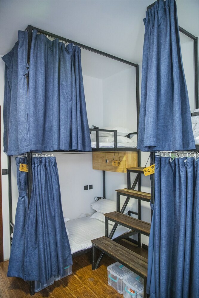 Hostal Zeako Youth Hostel