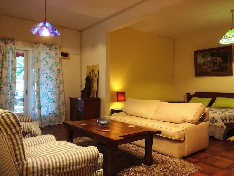 Bahama Breeze Beach Apartment B&B