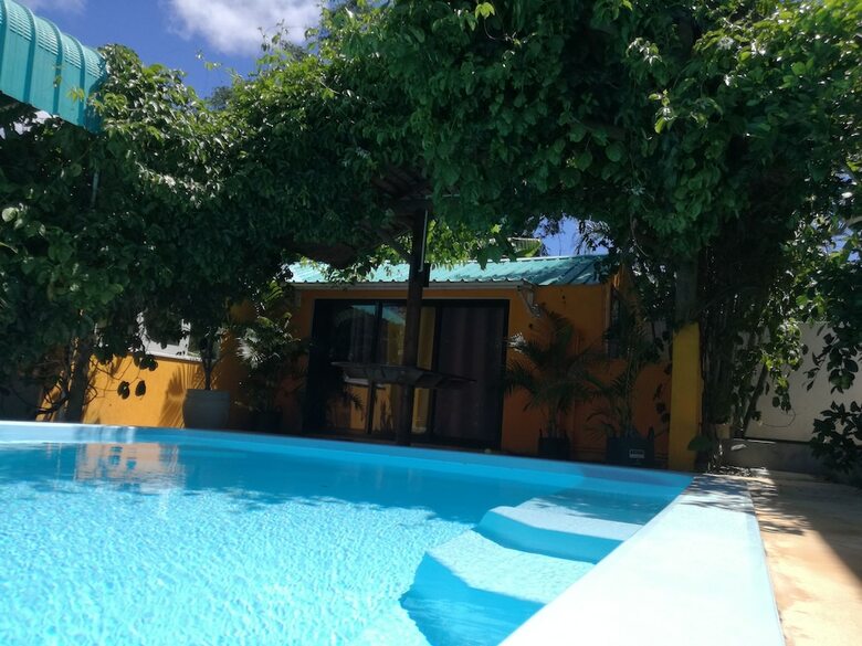 Bahama Breeze Beach Apartment B&B