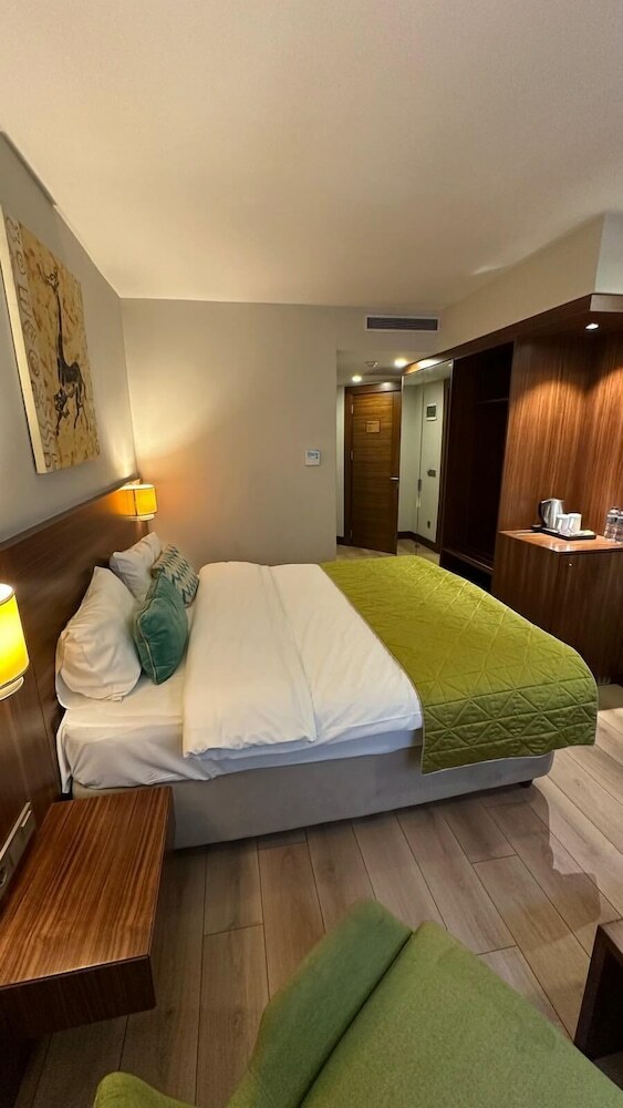 The White Orient Hotel