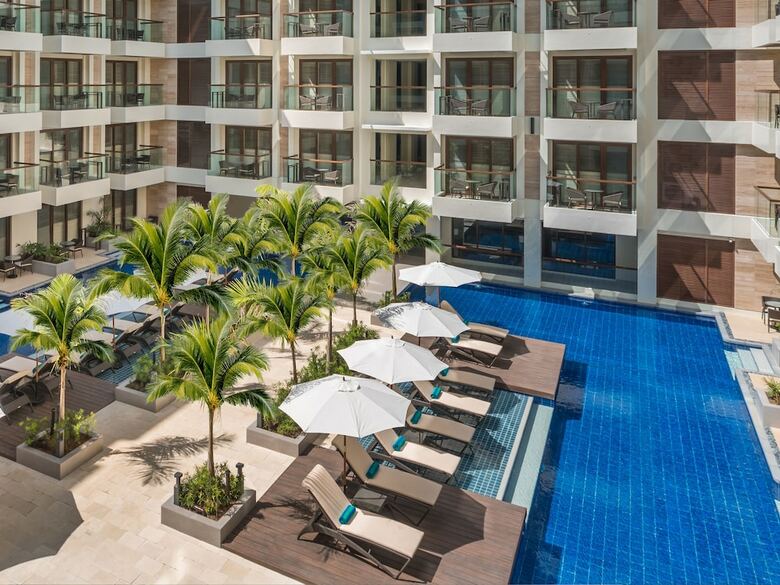 Hotel Henann Palm Beach Resort