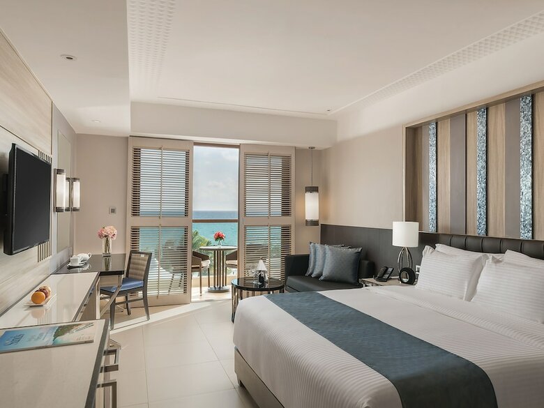 Hotel Henann Palm Beach Resort