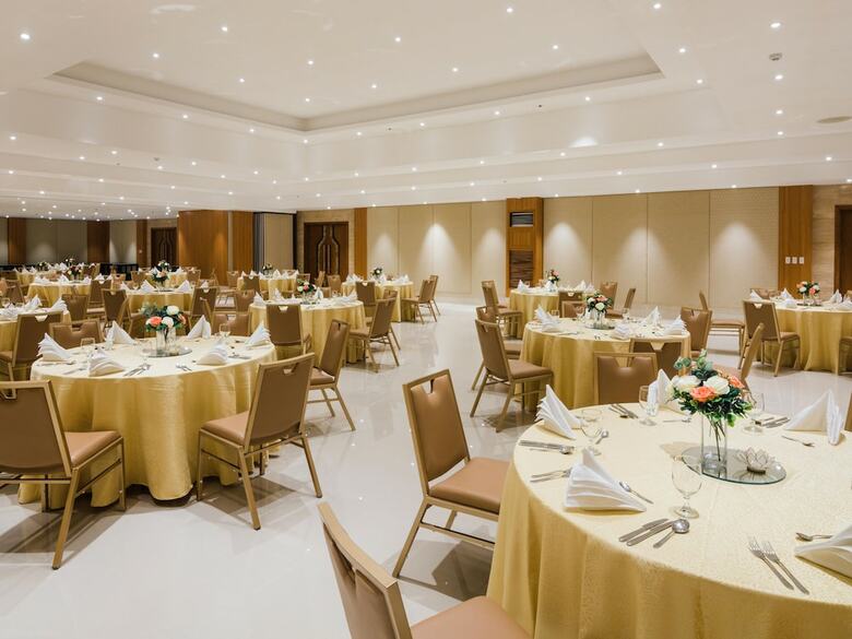 Hotel Henann Palm Beach Resort